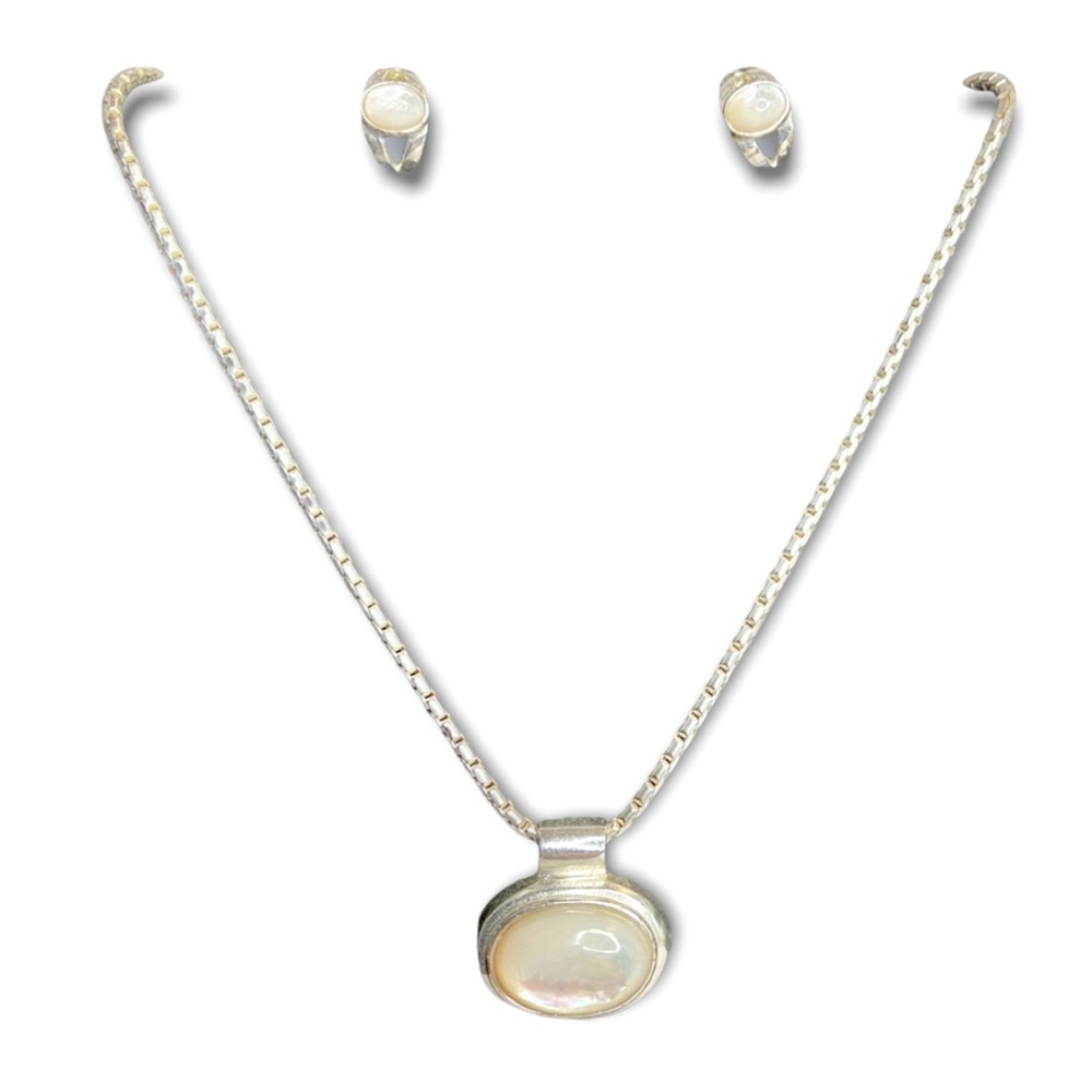 Roman Silvertone & Shell 18” Necklace and Earring Matching Set